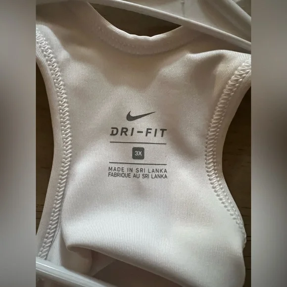 🖤 Nike Swoosh Medium Support Plus Size Sports Bra - Picture 6 of 6